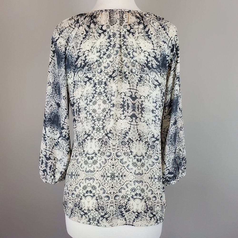 Violet+Claire Grey Patterned Top - Picture 2 of 5